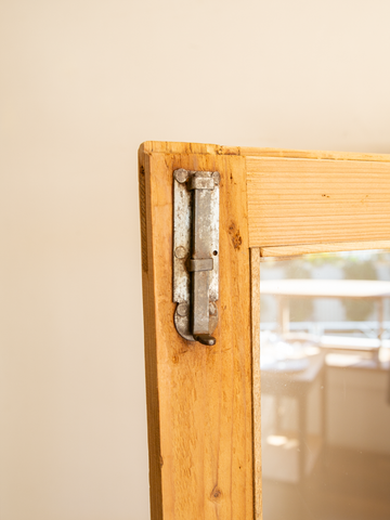 Glass Cabinet / ガラスキャビネット