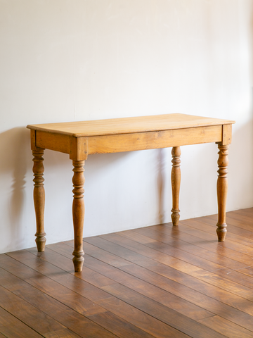 Turning leg table / ろくろ脚テーブル