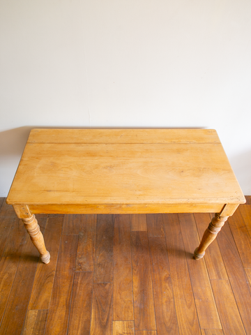 Turning leg table / ろくろ脚テーブル