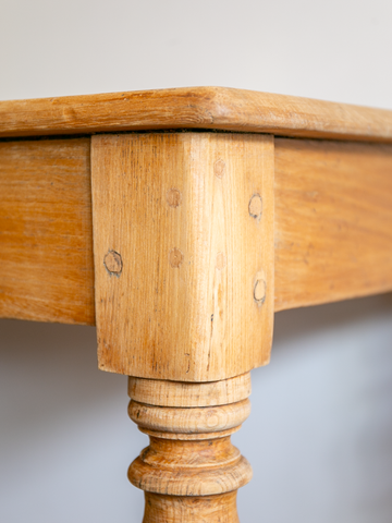 Turning leg table / ろくろ脚テーブル