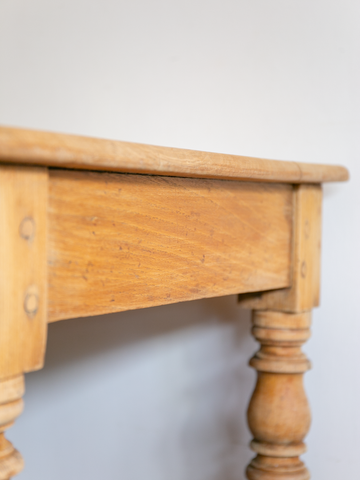 Turning leg table / ろくろ脚テーブル