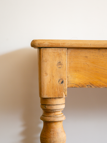 Turning leg table / ろくろ脚テーブル