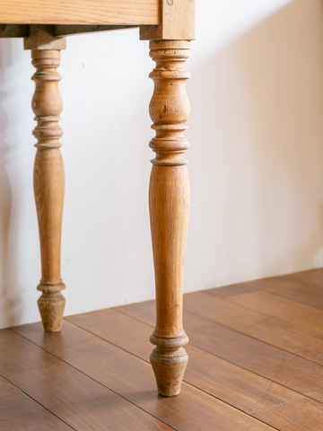 Turning leg table / ろくろ脚テーブル