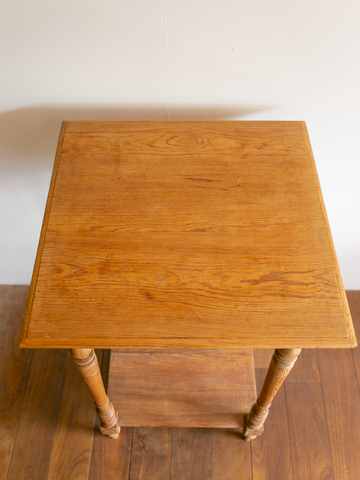 Display stand / 飾り台