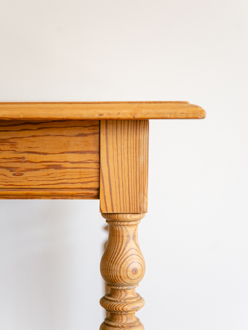 Display stand / 飾り台