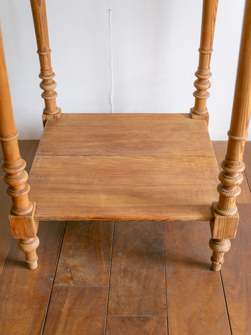 Display stand / 飾り台