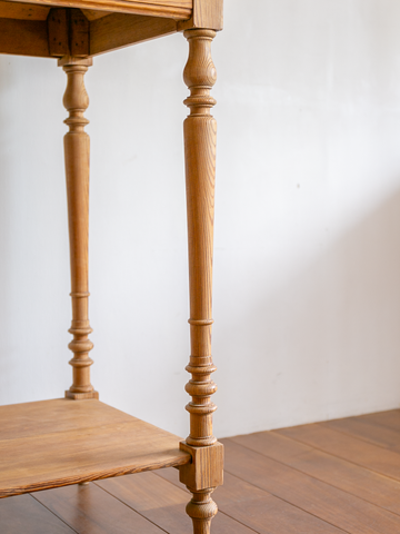 Display stand / 飾り台