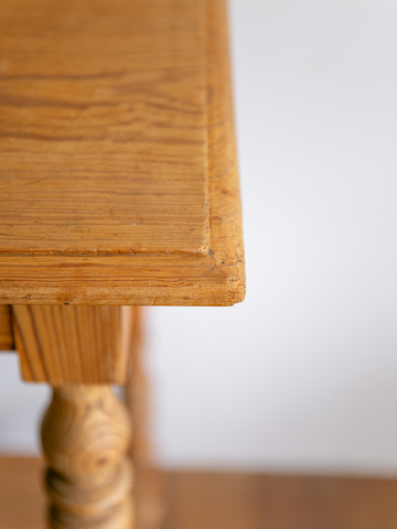 Display stand / 飾り台