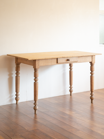 Turning leg table / ろくろ脚テーブル