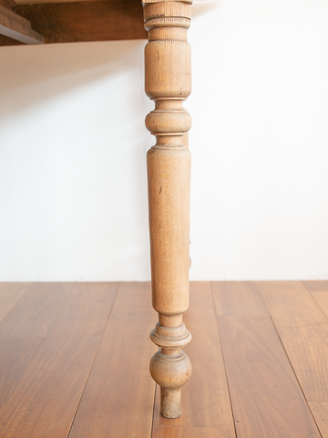 Turning leg table / ろくろ脚テーブル