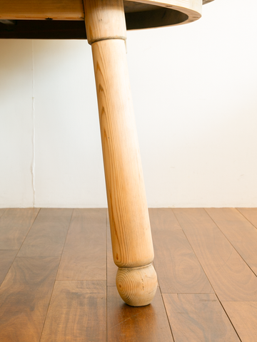 Round pine table / ラウンドパインテーブル
