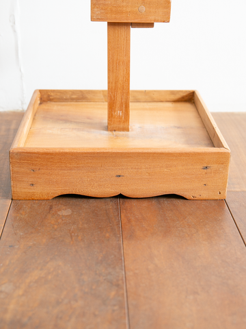 Expansible display stand / 飾り台