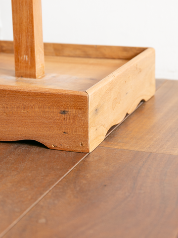 Expansible display stand / 飾り台