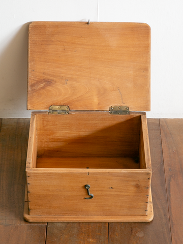 Wood box / 木箱