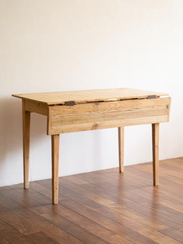 Table (France 1920`s)