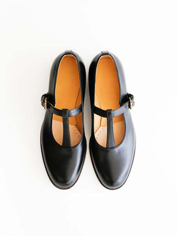 forme Ladies T strap shoes