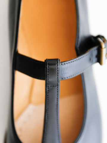 forme Ladies T strap shoes