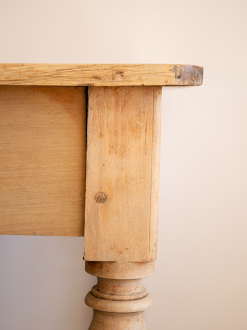 White wood table / 白木テーブル