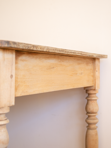 White wood table / 白木テーブル