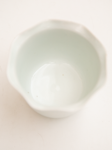 古伊万里白磁猪口 (江戸中期)  完品